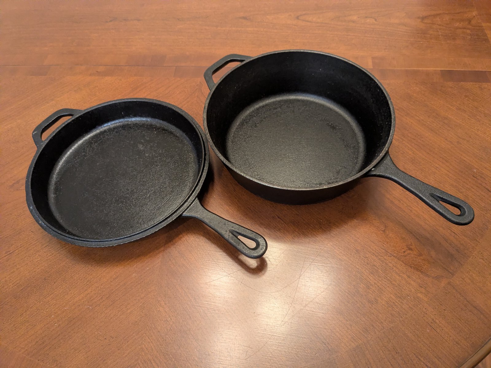 Cast iron skillets (x2)