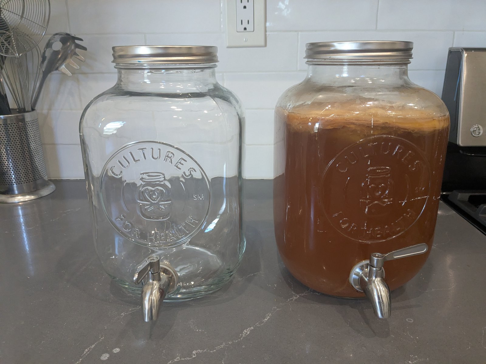 Kombucha starter kit (2X  1 gallon containers + 8X bottles)