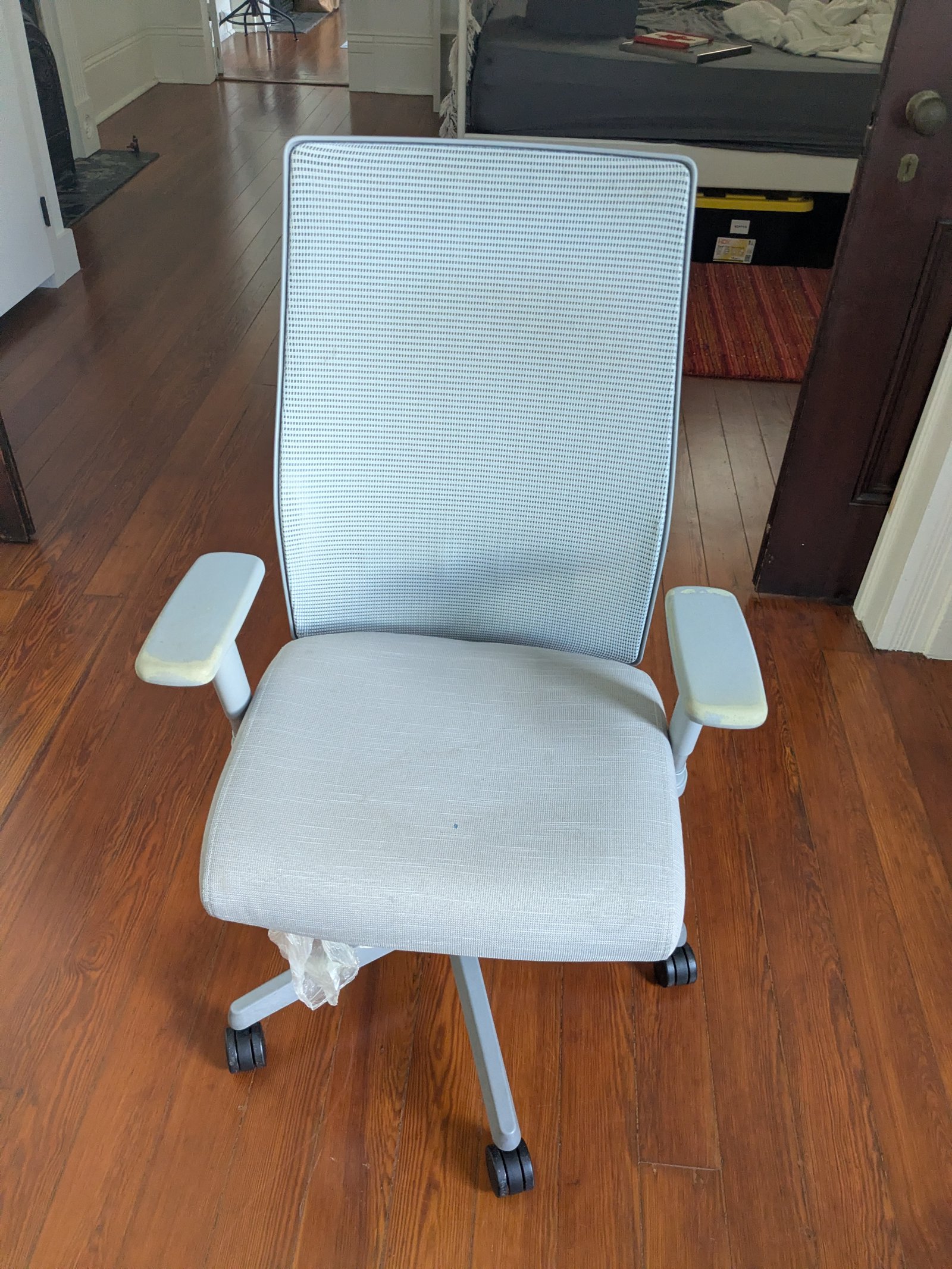 Large desk chair (mesh ergonomic)