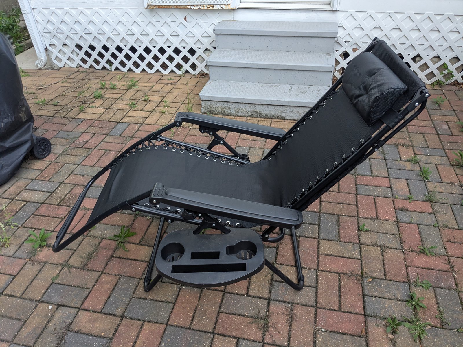 Zero-gravity reclining patio chair