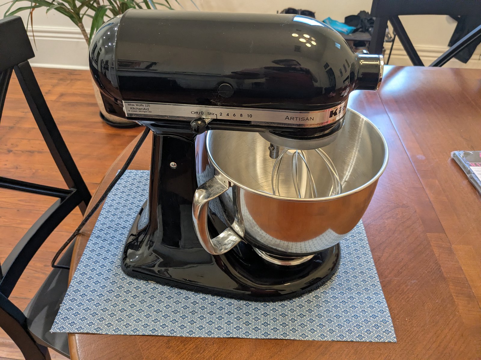 KitchenAid Artisan 5-Qt Tilt-Head Stand Mixer (Onyx Black)