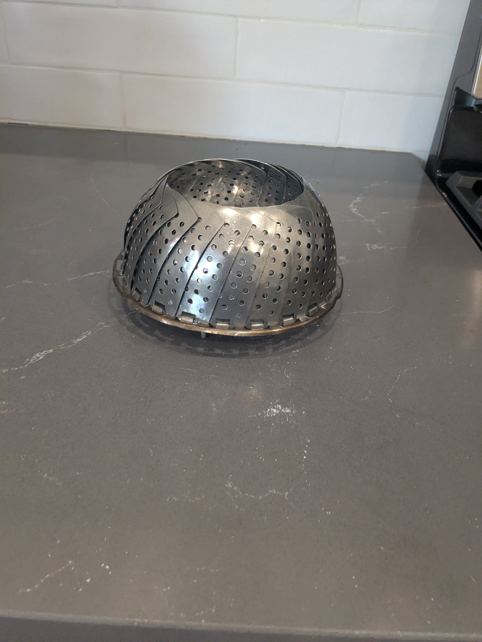 Collapsible steamer basket